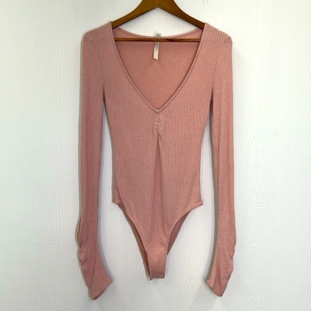 Free People - Cozy Up With Me Pink Salt Ribbed Long Sleeve Deep V Bodysuit Small - Picture 7 of 12